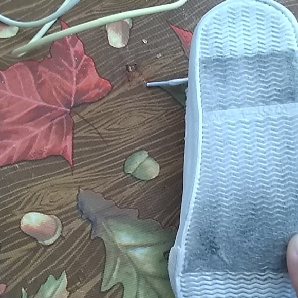 Sneaker - Picture 2 of 2